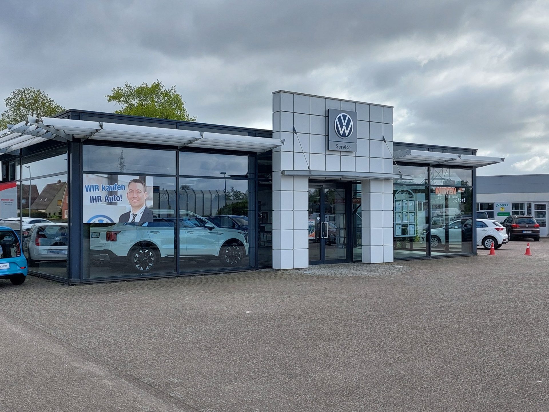 VW Autohaus mit Verkaufsraum